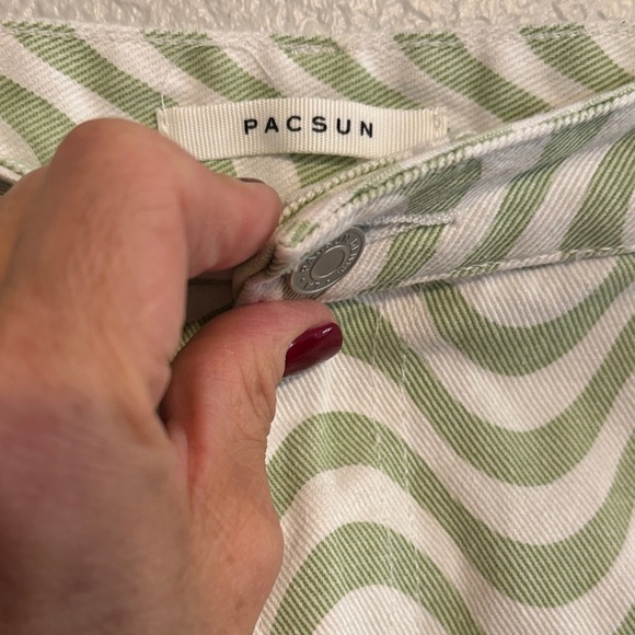PacSun Wavy Patterned 90’s BF Carpenter Jeans in Green and White - Picture 3 of 4